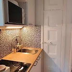 Private, Cozy, High Ceiling At The Heart Of Helsinki, Close To Nature & Sea, Amenities Apartment *