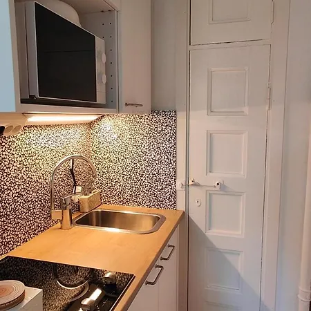 Cozy At The Heart Of Helsinki, Close To Nature & Sea 아파트 *